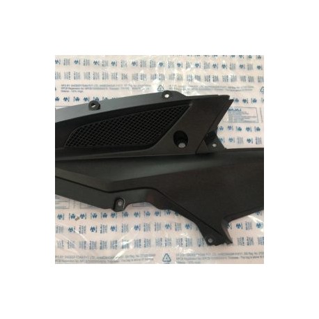 COMPLEMENTO TAPA LATERAL LADO IZQUIERDO BAJAJ PULSAR AS 150/200