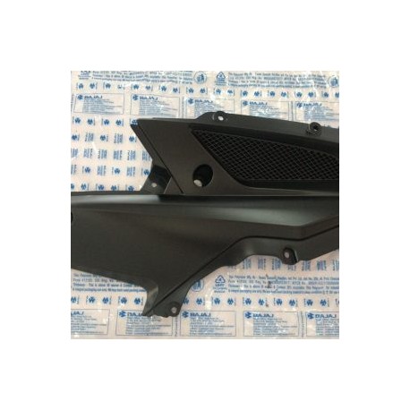 COMPLEMENTO TAPA LATERAL LADO DERECHO BAJAJ PULSAR AS 200/150